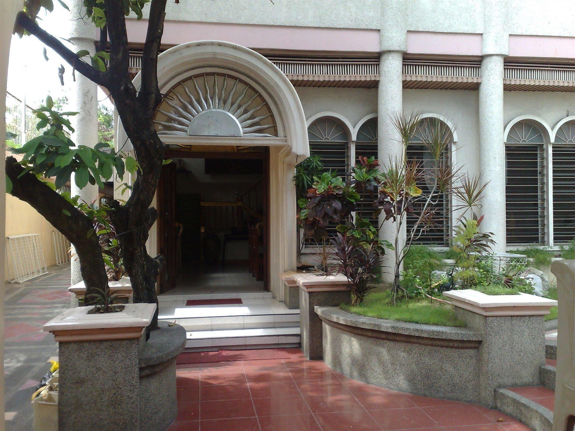 La Residencia Luzviminda Pensionne Hotel Cebu Exterior photo